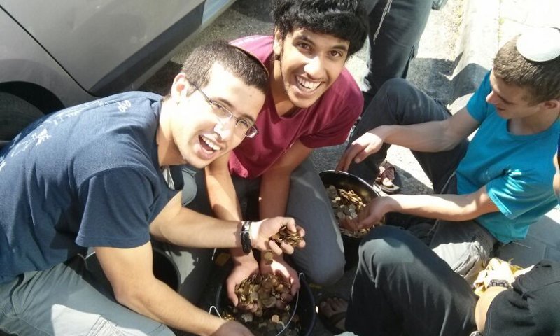 יש דין: שילמו לפרקליט השמאל ב-50,000 מטבעות של 10 אג'