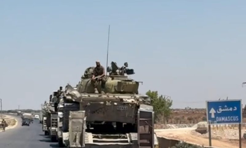 עם הזנב בין הרגליים: כוחות המשטר הסורי נמלטים לדמשק