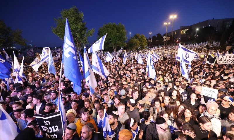 "כבוד גדול וזכות": זה הזמר שיופיע בהפגנת הימין