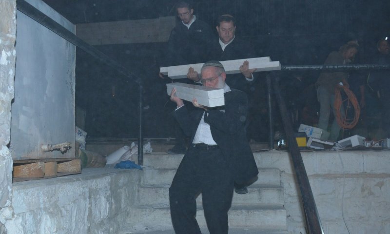 במבצע סודי שופץ הלילה מתחם קבר יוסף