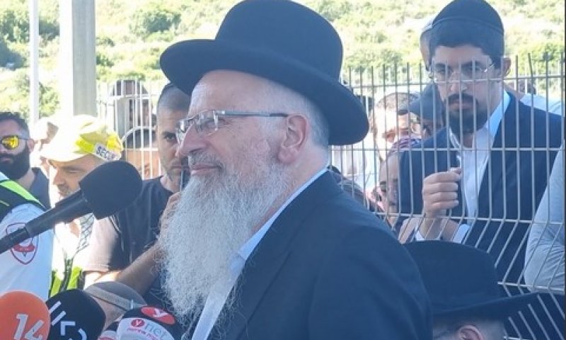 הרב שמואל אליהו: "מי שהרים עליך יד, הרים יד על בורא עולם"