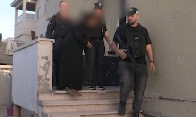 מעצר אחותו של הנייה. צפו בתיעוד המלא מהמבצע