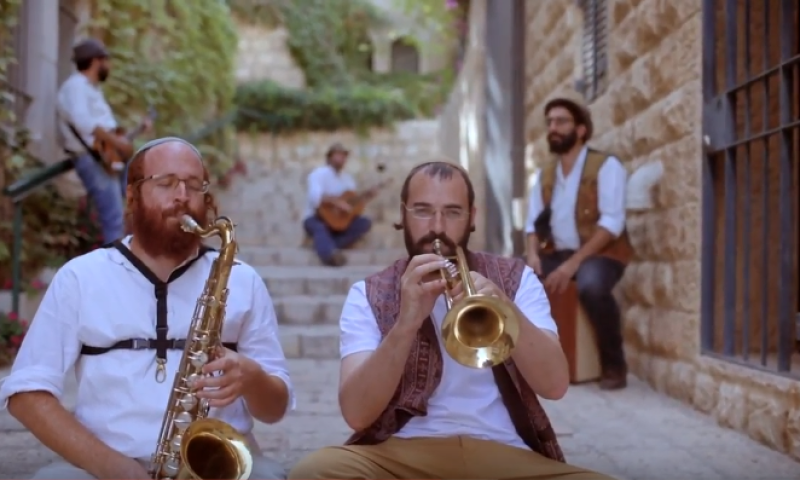 תגבירו ווליום: כשלהקת חתונות עושה ברי סחרוף