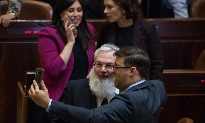 תיעוד אחרון: הח"כים בסלפי פרידה מהכנסת &bull; גלריה