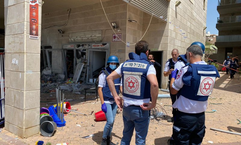הרוגה ו-3 פצועים מפגיעה ישירה בבניין באשקלון