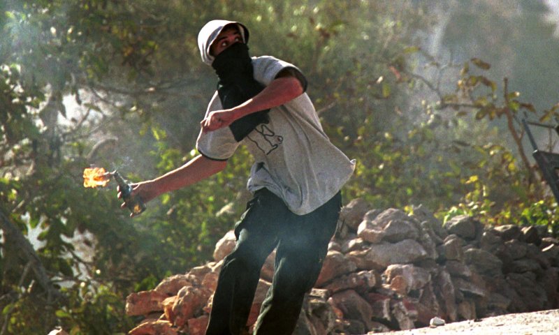 לוחמים חיסלו מחבל בן 16 שיידה בקבוק תבערה