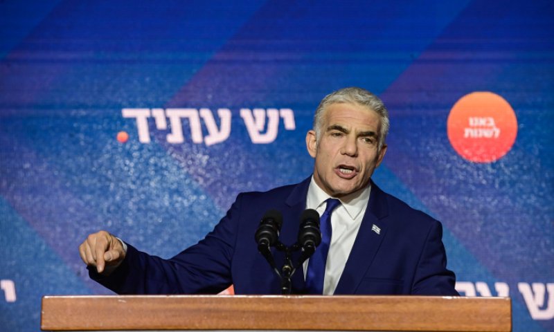 לפיד: נתניהו משקר בתקווה שהסערה תעלם