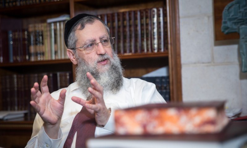 בנו של הרב דוד יוסף חשף: למה אבא שלי הוריד את המגבעת