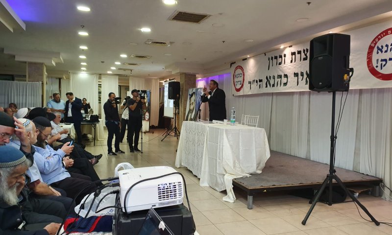 מאות משתתפים באזכרה לזכר הרב כהנא