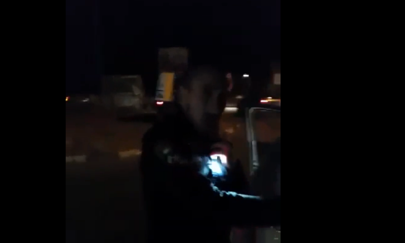 לעיני אשתו: שוטר מתנפל על תושב השומרון. צפו