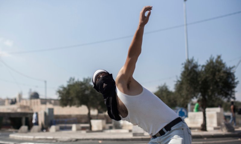 תוך שעות: 3 פיגועי אבנים ביו"ש; אדם אחד נפצע
