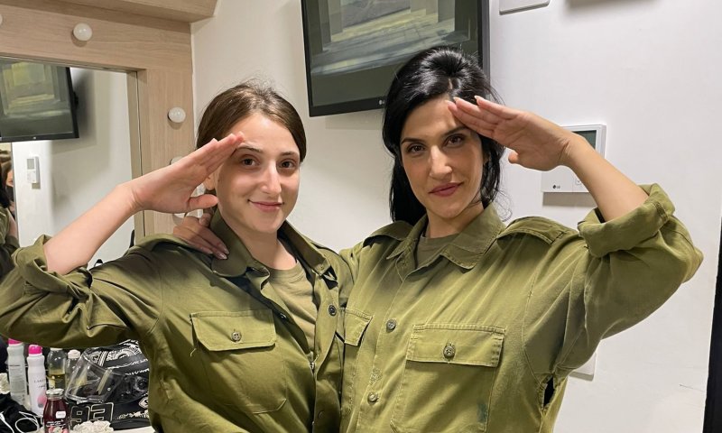 צפו: מגי אזרזר חושפת מה יש לה בבטן ופורשת מהבמה