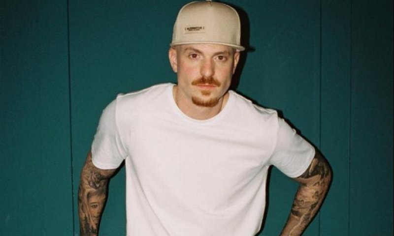 "עכשיו טוב": רביב כנר באלבום חדש, אישי ומרגש