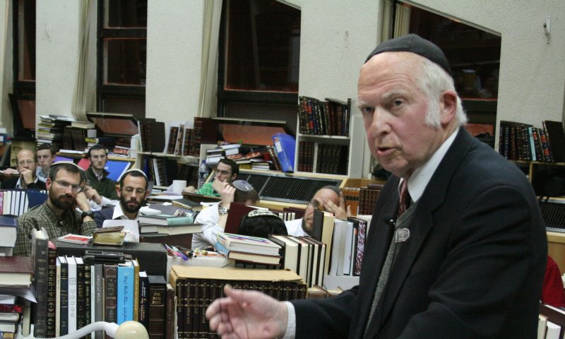 הרב ליכטנשטיין, כיצד גורמים לאדם להידבק באלוהים?