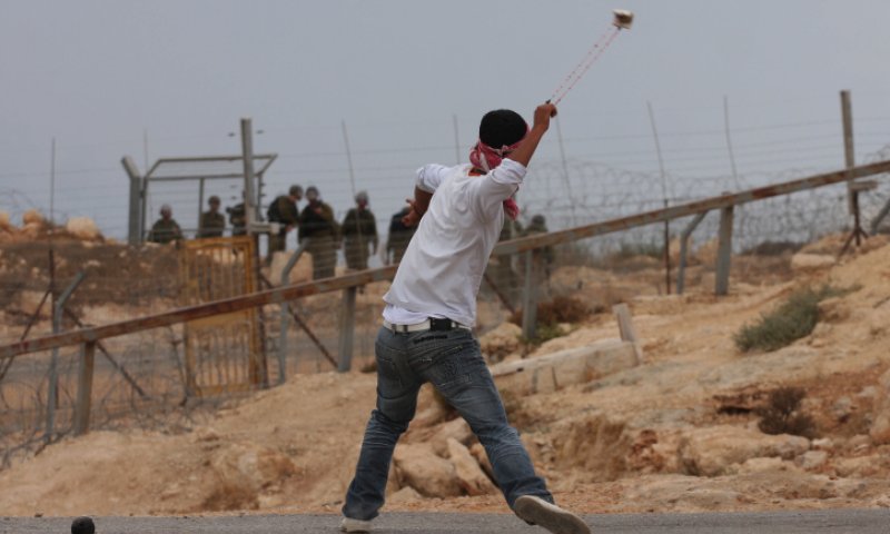 פצוע ראש  בפיגוע אבנים סמוך לכוכב השחר