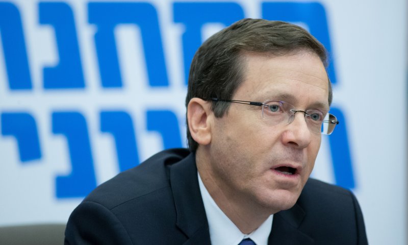 הפעם הוא לא שתק: בוז'י הרצוג נחקר באזהרה