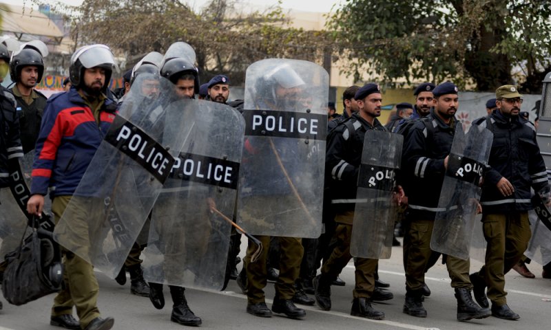 פיגוע התאבדות בפקיסטן: 9 שוטרים נהרגו ו-15 נפצעו