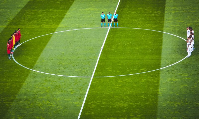 ביזארי: קבוצתו של שחקן העבר עמדה דקת דומייה לזכרו כשהוא חי