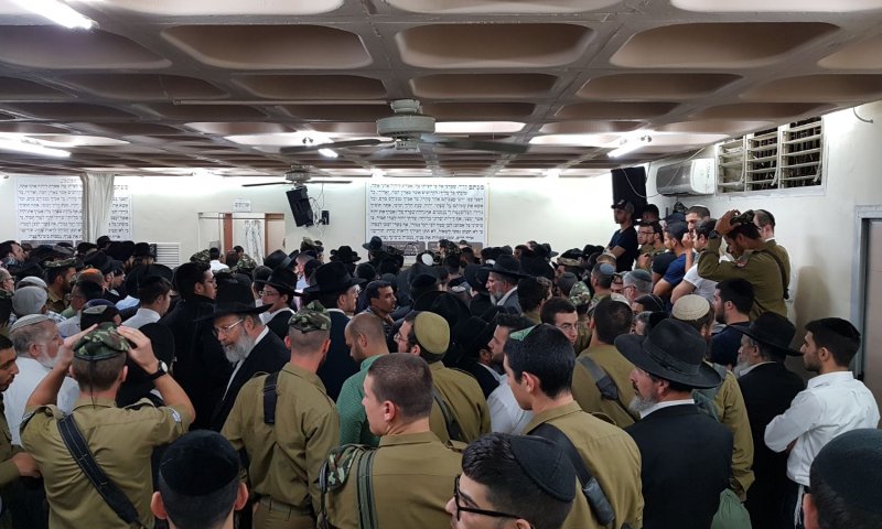 מאות נענו לקריאה והשתתפו בהלווית החייל