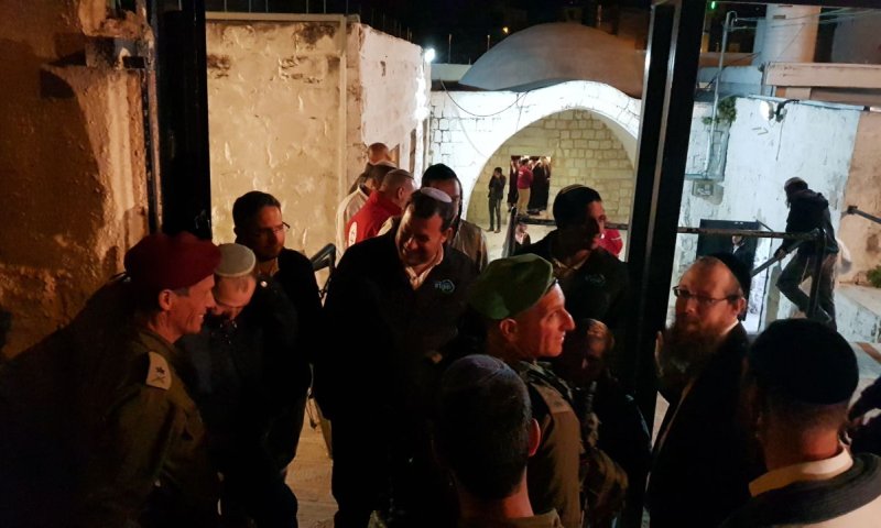 כ- 1500 איש ערכו תפילה חגיגית בקבר יוסף