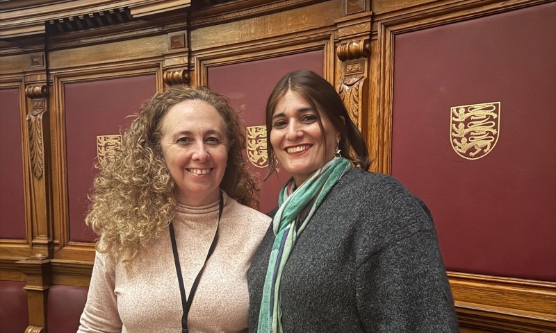 הלוחמת הישראלית בפרלמנט האי ג'רזי: הכירו את אינה גרדינר