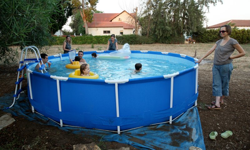הרבנות: אשה שלא רוצה בלנית &ndash; שתטבול בבריכת שחייה