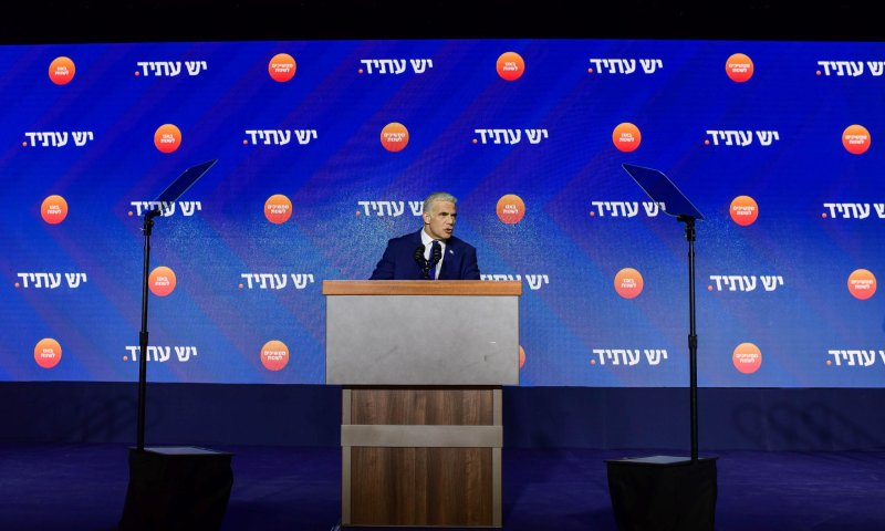 לפיד חגג 'בר מצווה' למפלגתו, ברשת פחות התחברו לחגיגות