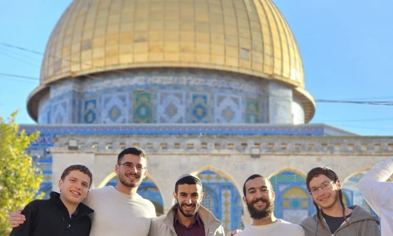 מזל טוב: רגע לפני חתונתו, זה מה שעשה הזמר עוזיה צדוק