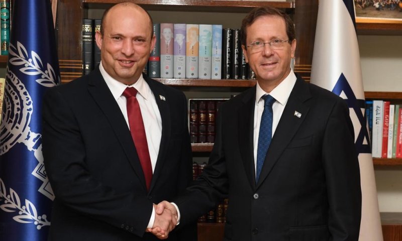 הרצוג נפרד מבנט: "טובת המדינה תמיד לנגד עיניך"