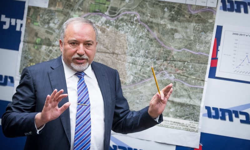 למרות הבטחת שר הביטחון; המאחז הפלסטיני לא פונה