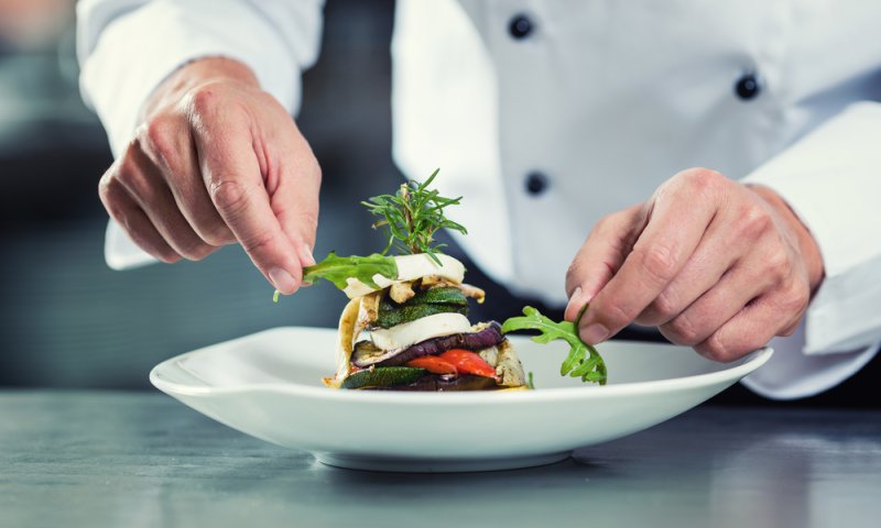 טרגדיה במסעדה: אישה מתה לאחר שאכלה פטריות