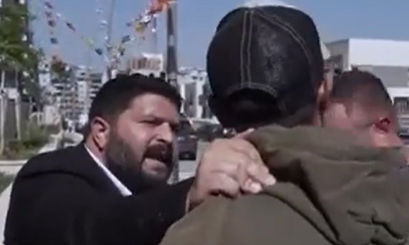 צפו: התפרץ לשידור ותקף את אלמוג כהן