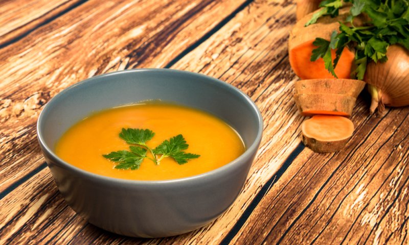 כתום עולה: מתכון למרק בטטה מוקרם