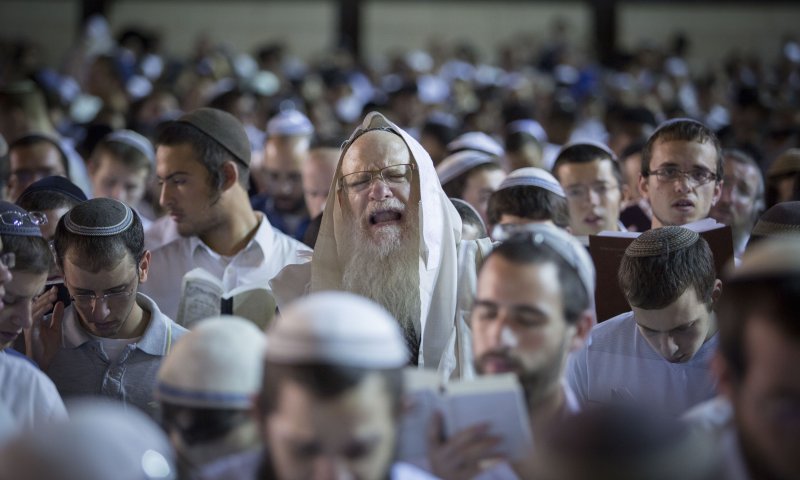 צפו: מאות בסליחות ראשונות עם יצחק מאיר
