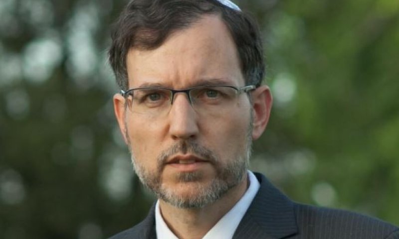 בכאב לב גדול: הרב לוביץ' מגיב לסערה סביב אישתו