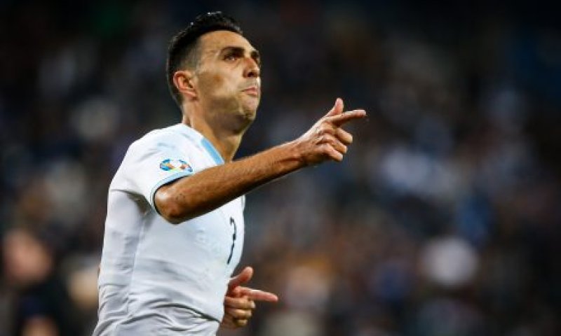 קפריסין איימה &ndash; ערן זהבי הורד מהמטוס