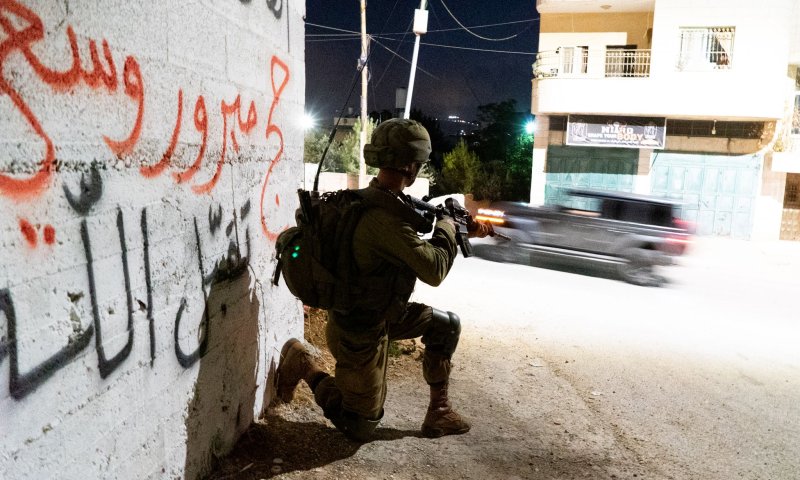 מחבלים השליכו בקבוקי תבערה; כוח צה"ל נטרל