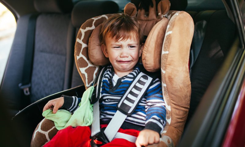 הילד נשכח ברכב? בקרוב: האמצעים שנחוייב לשים