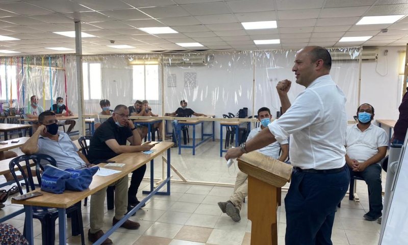 בנט בישיבת ירוחם: "כל אחד יכול להגיע רחוק"