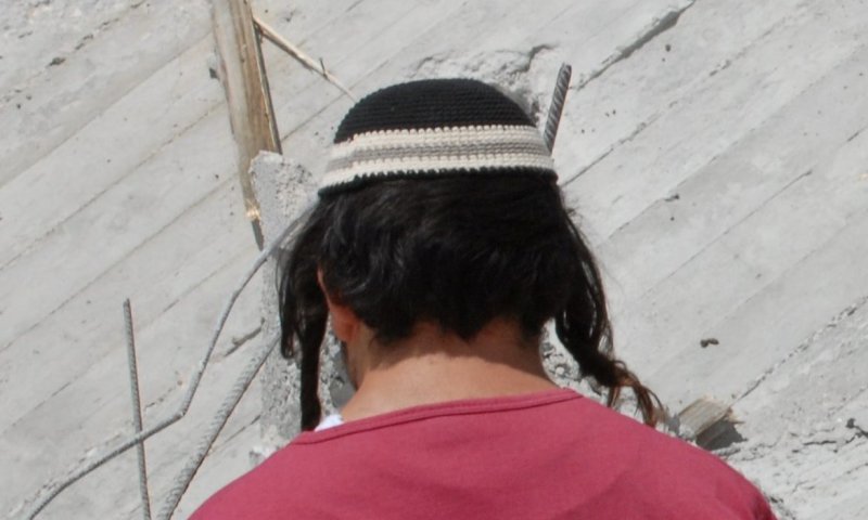 שו"ת סמס: האם לכהנים מותר לגדל פאות ארוכות?