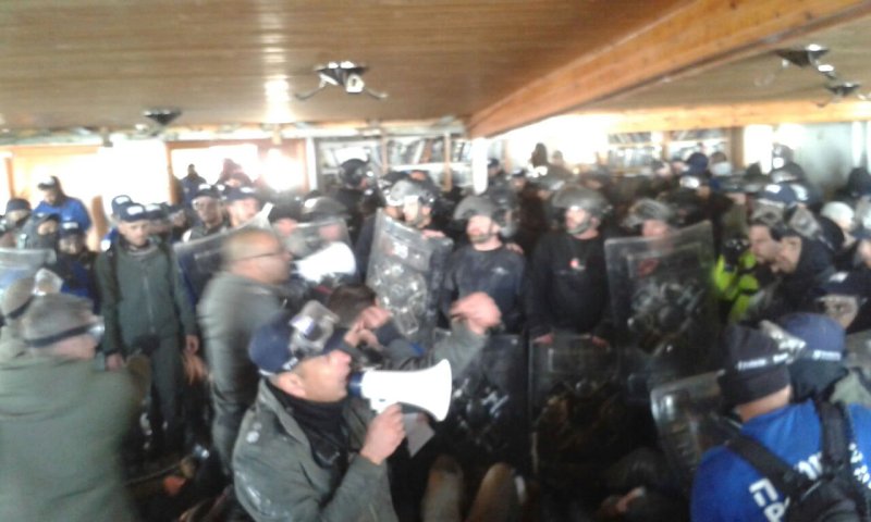 פינוי בית הכנסת: "חוליגנים המבזים את היהדות"