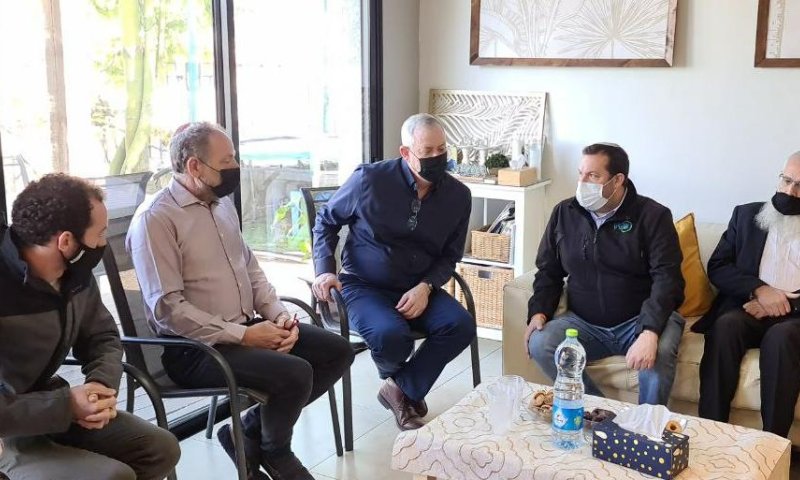 גנץ למשפחת הורגן: "נמשיך להאחז בשטח"