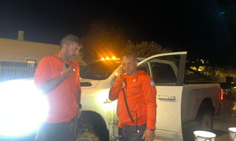 במזג אוויר קשה: מטיילת חולצה בנחל תקוע. צפו