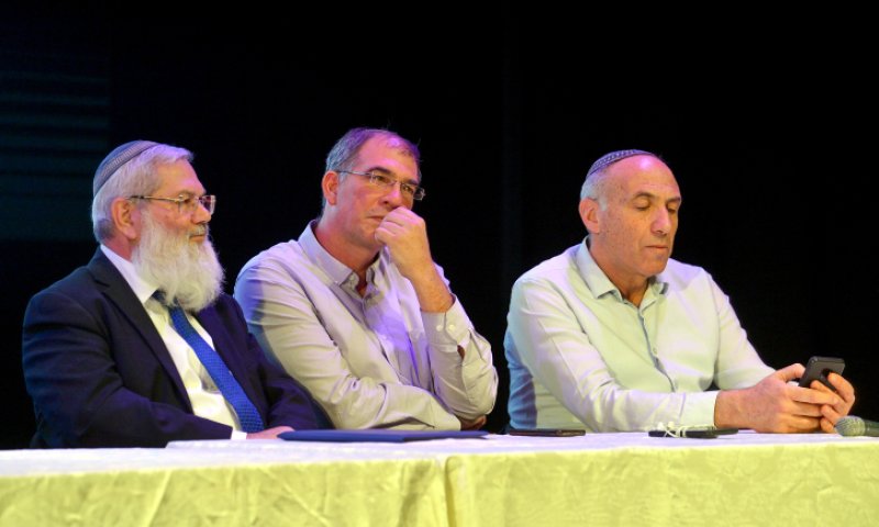 סקר: הבית היהודי מתחזק; העבודה עם 5 מנדטים בלבד