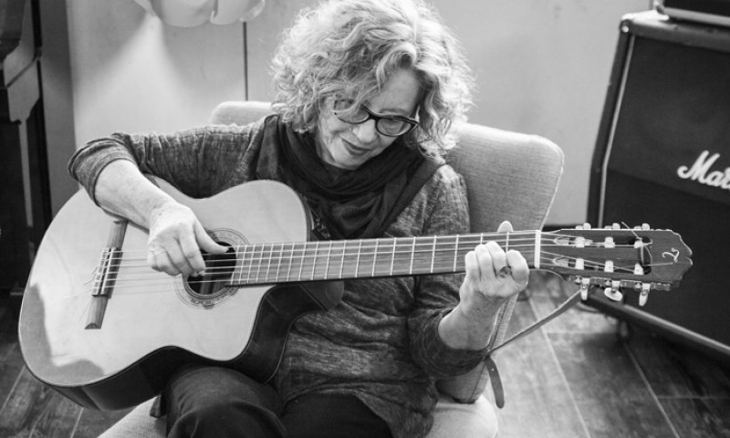 "השיכחה הופכת לברכה": חוה אלברשטיין חוזרת בסינגל חדש