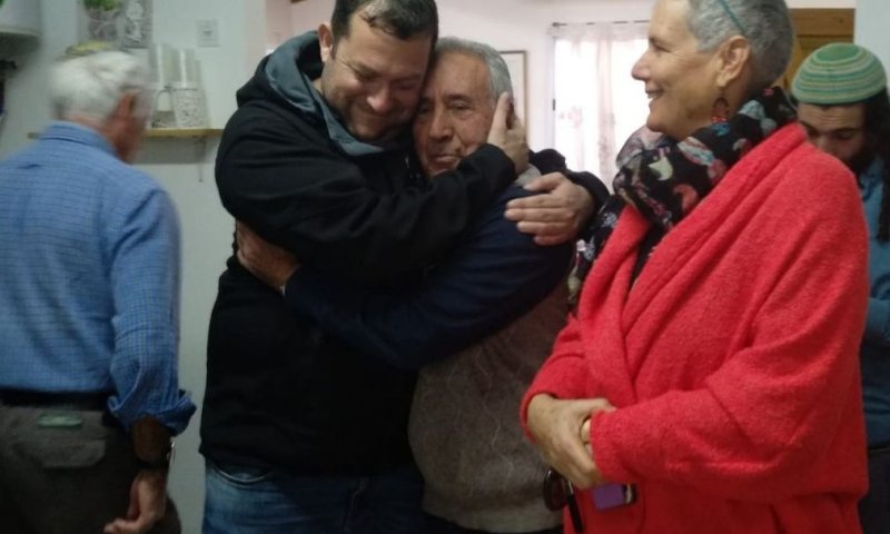 מרגש: ניצולי השואה שיחזרו את בובות הילדות שלהם