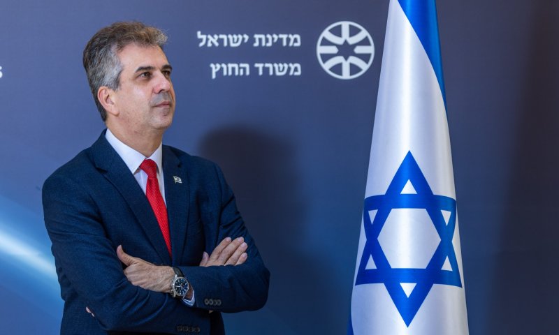 לראשונה: אלי כהן יוצא לביקור מדיני בבחריין