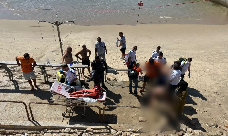 תל אביב: גבר כבן 30 נחבל בראשו משובר גלים