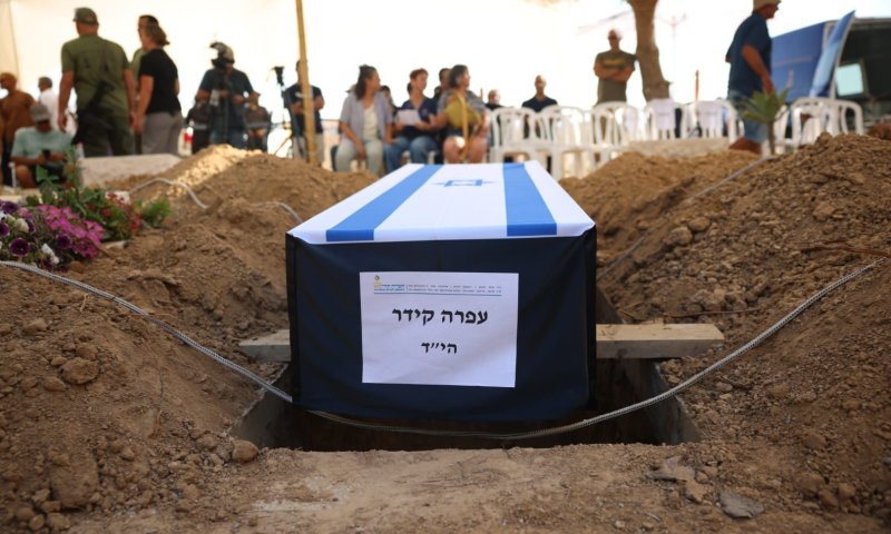 עפרה קידר הובאה למנוחות: "אדמת בארי אוספת אותך"