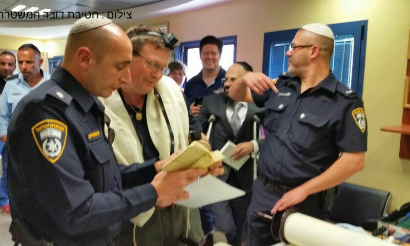 השוטרים מניו ג'רזי חגגו בר מצווה מאוחרת